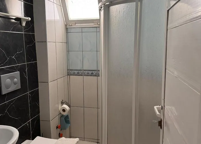 Er-oez & Restaurant 3*